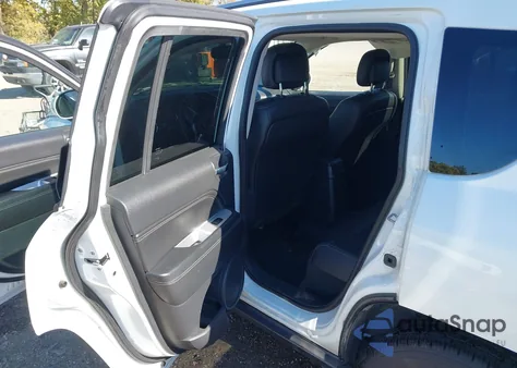 2017 Jeep Compass Latitude Fwd z USA, uszkodzony, nr VIN 1C4NJCEA6HD147367